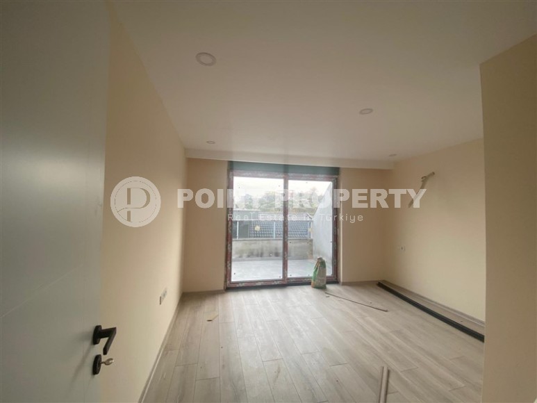 Новая двухуровневая квартира с чистовой отделкой, на 3-м этаже с мансардой, в 1200 метрах от моря-id-6307-фото-4