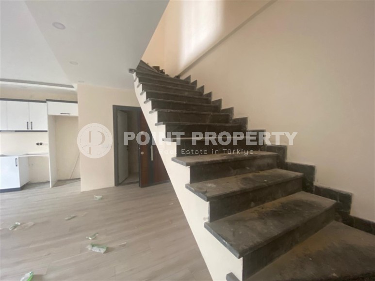 Новая двухуровневая квартира с чистовой отделкой, на 3-м этаже с мансардой, в 1200 метрах от моря-id-6307-фото-6