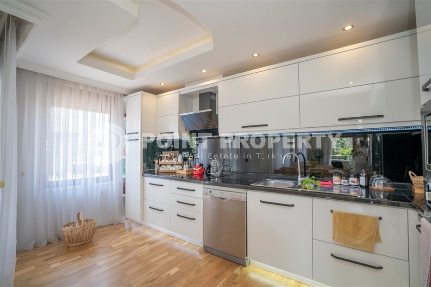 Светлая, уютная квартира 2+1, на площади 125 м2, в центре популярного района Аланьи - Нижняя Оба-id-6318-фото-3