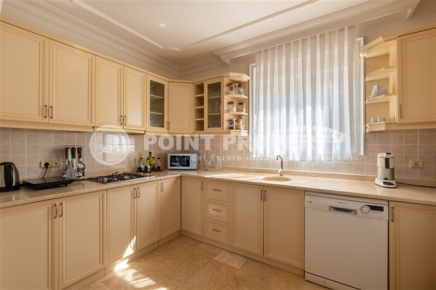 Spacious one-story villa 2+1, on an area of 185 m2, in the modern area of Alanya - Mahmutlar-id-6328-photo-9