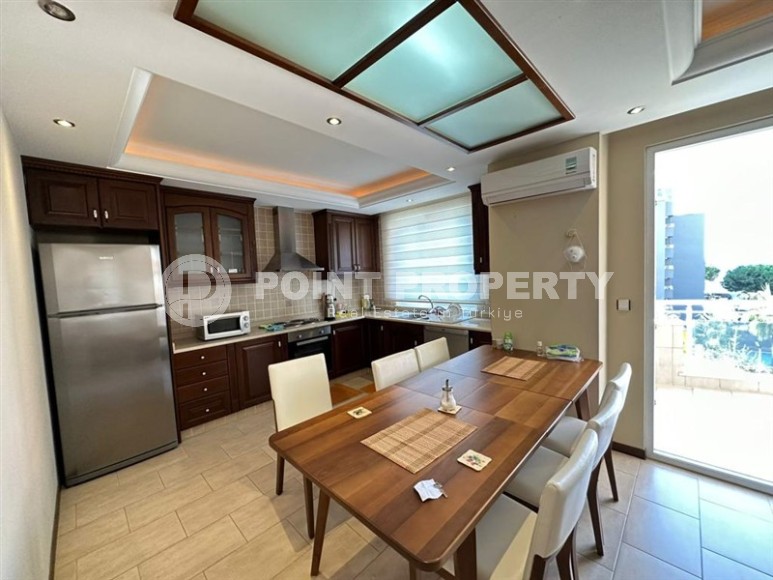 Светлая, уютная квартира с двумя спальнями, в 100 метрах от моря, в центре современного района Аланьи - Махмутлар-id-6334-фото-3