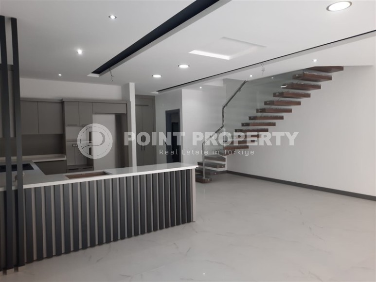 New three-storey villa with fine finishing, 300 meters from the sea, in a quiet area of Alanya - Avsallar-id-6345-photo-4
