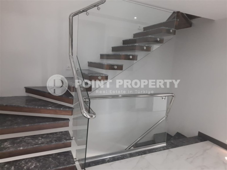 New three-storey villa with fine finishing, 300 meters from the sea, in a quiet area of Alanya - Avsallar-id-6345-photo-9