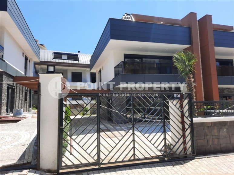 New three-storey villa with fine finishing, 300 meters from the sea, in a quiet area of Alanya - Avsallar-id-6345-photo-20