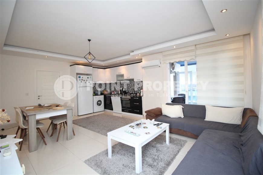 Квартира с мебелью и бытовой техникой, в 650 метрах от  моря, в центре района Тосмур-id-6348-фото-1