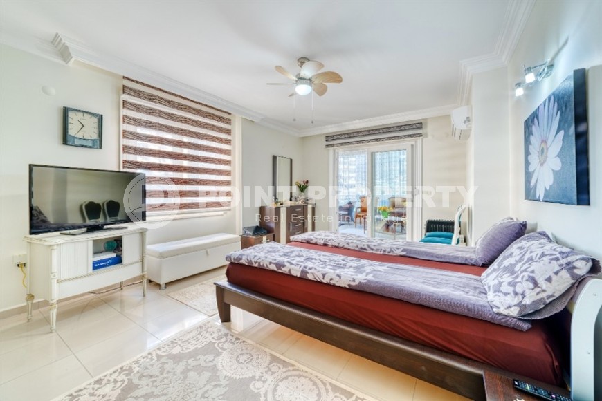 Bright, spacious apartment 2+1, with a total area of 170 m2, in a modern, developed area of Alanya - Mahmutlar-id-6352-photo-5