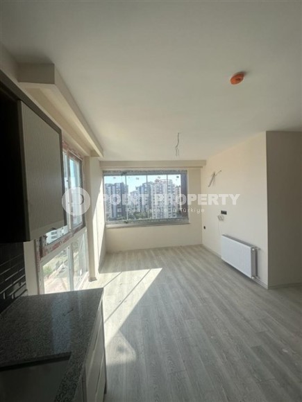 Две новые квартиры на 9-м и 10-м этажах, в двух с половиной километрах от моря, в курортном районе Мерсина - Мезитли-id-6380-фото-4