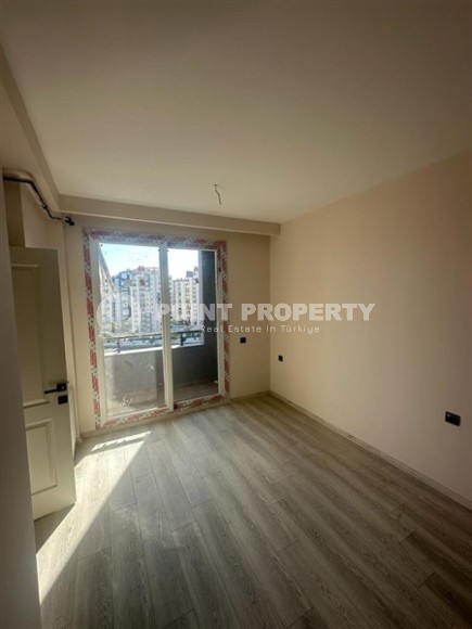 Две новые квартиры на 9-м и 10-м этажах, в двух с половиной километрах от моря, в курортном районе Мерсина - Мезитли-id-6380-фото-5