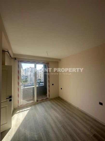 Две новые квартиры на 9-м и 10-м этажах, в двух с половиной километрах от моря, в курортном районе Мерсина - Мезитли-id-6380-фото-6