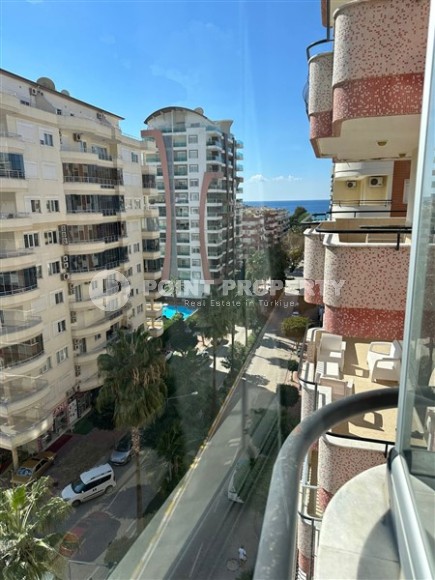 Spacious, comfortable apartment, on an area of 135 m2, in the center of the developed area of Alanya - Mahmutlar-id-6382-photo-8
