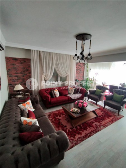 Three-room apartment, 110m², 400m from the sea in an urban house in the center of Alanya-id-1502-photo-2