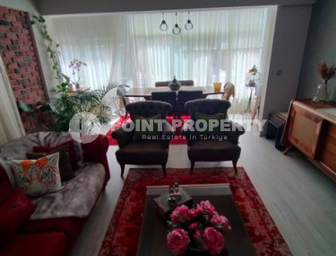 Three-room apartment, 110m², 400m from the sea in an urban house in the center of Alanya-id-1502-photo-3