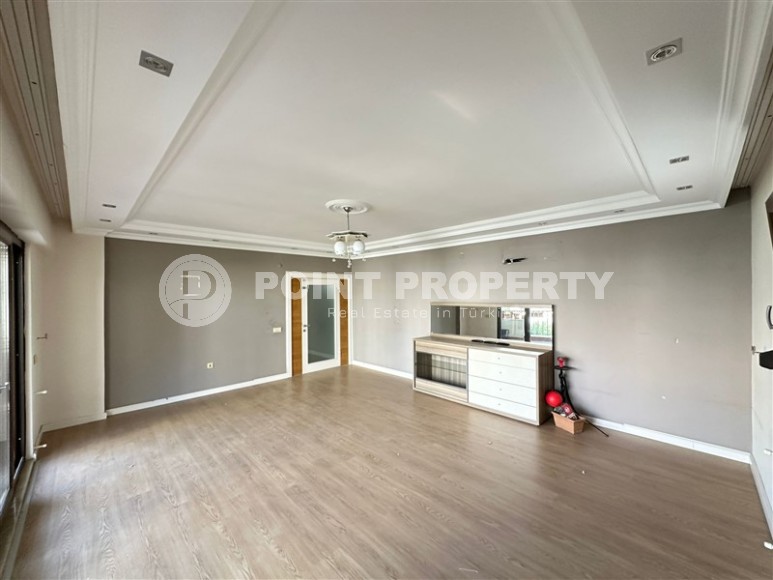 Квартира с отдельной кухней и тремя спальными комнатами, в 1200 метрах от моря-id-6418-фото-2