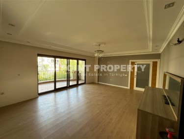 Квартира с отдельной кухней и тремя спальными комнатами, в 1200 метрах от моря-id-6418-фото-3