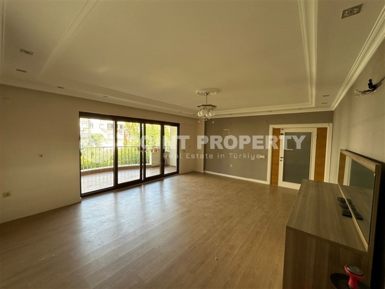 Квартира с отдельной кухней и тремя спальными комнатами, в 1200 метрах от моря-id-6418-фото-3