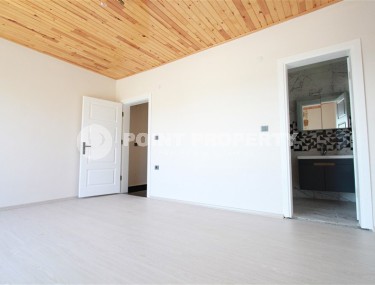 Новая двухэтажная вилла из натурального камня, с бассейном и садом, в 2500 метрах от моря-id-6422-фото-5