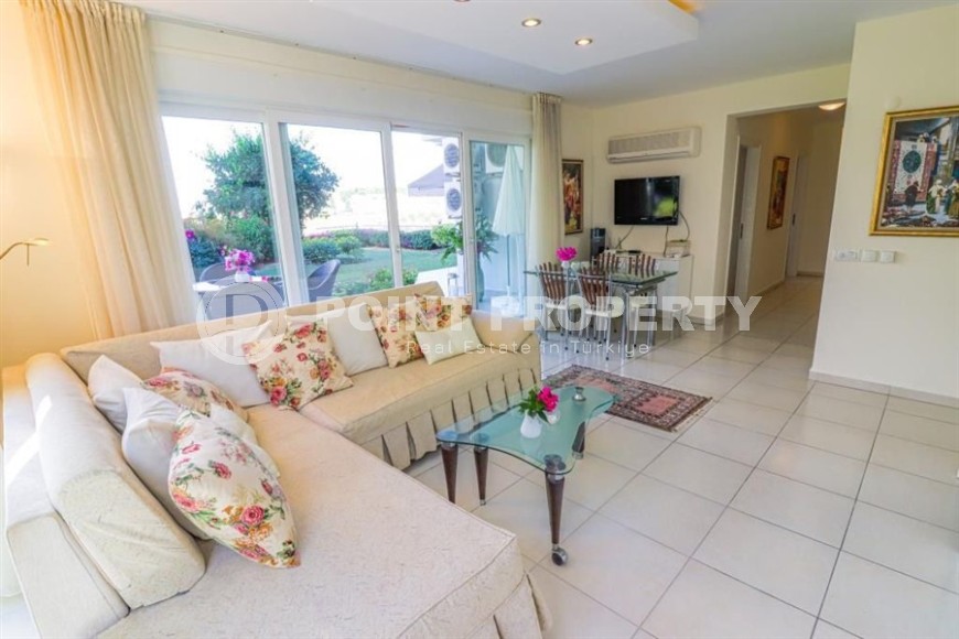 Просторная квартира с двумя спальными комнатами и просторной террасой в саду, в 250 метрах от моря-id-6449-фото-2