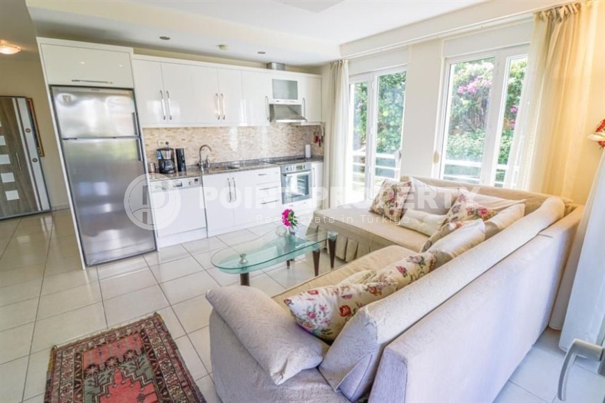 Просторная квартира с двумя спальными комнатами и просторной террасой в саду, в 250 метрах от моря-id-6449-фото-4