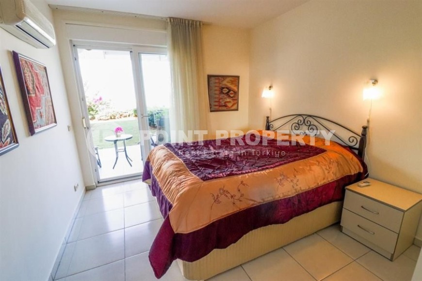 Просторная квартира с двумя спальными комнатами и просторной террасой в саду, в 250 метрах от моря-id-6449-фото-7