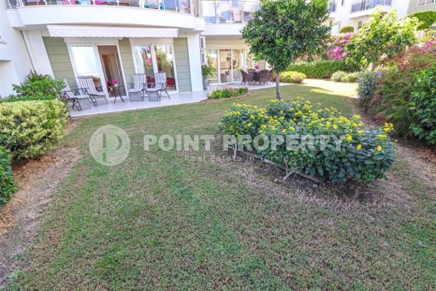 Просторная квартира с двумя спальными комнатами и просторной террасой в саду, в 250 метрах от моря-id-6449-фото-17