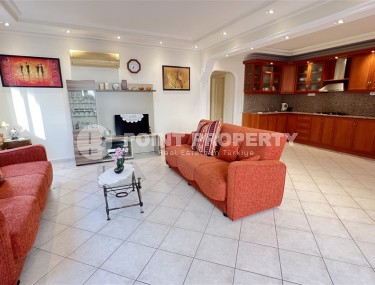 Уютная квартира с тремя спальнями, на 2-м этаже доме 2010 года постройки-id-6456-фото-2