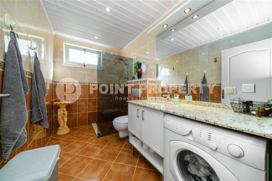 Уютная, благоустроенная квартира на 5-м этаже, в 900 метрах от моря-id-6470-фото-11