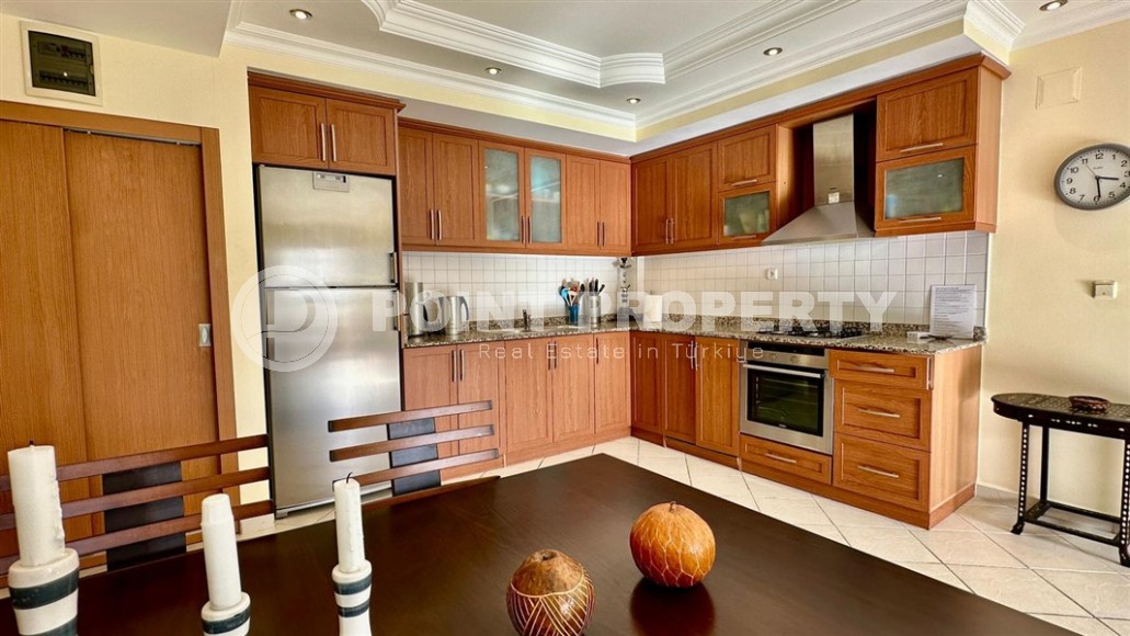 Просторная, светлая квартира, на площади 100 м2, в центре уютного, ухоженного района Аланьи - Нижняя Оба-id-6484-фото-5