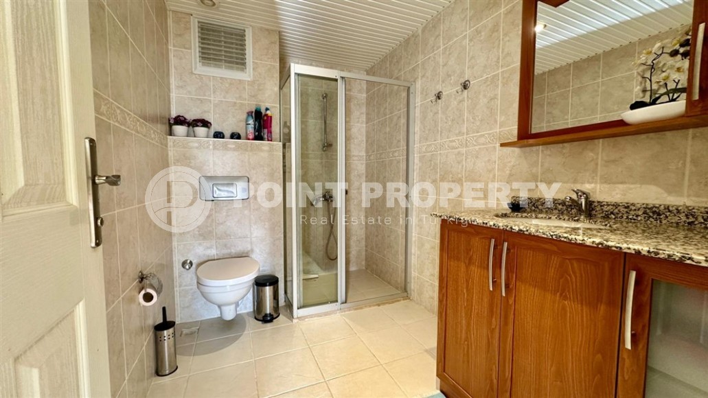 Просторная, светлая квартира, на площади 100 м2, в центре уютного, ухоженного района Аланьи - Нижняя Оба-id-6484-фото-13