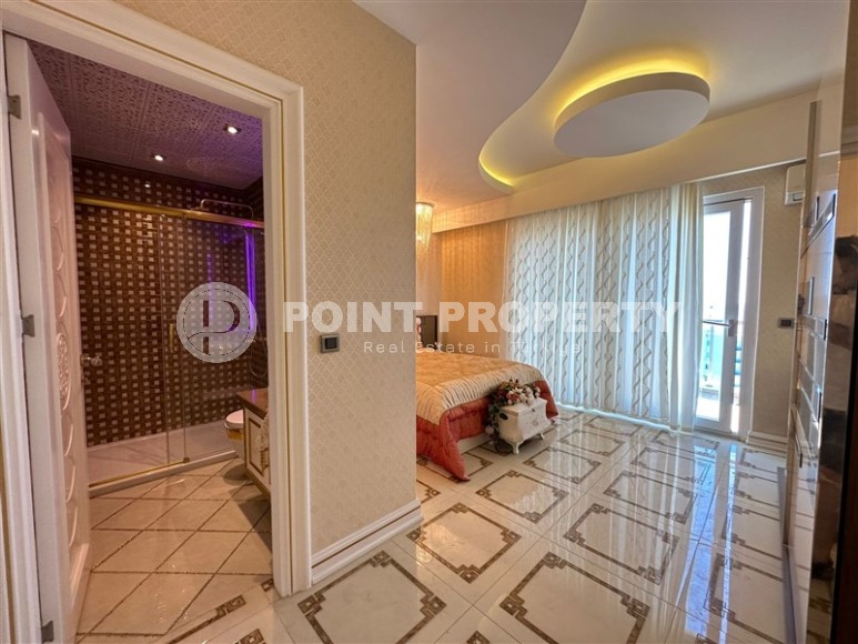 Large two-level apartment with a classic design, 250 meters from the sea, in the center of the modern area of Alanya - Mahmutlar-id-5953-photo-3