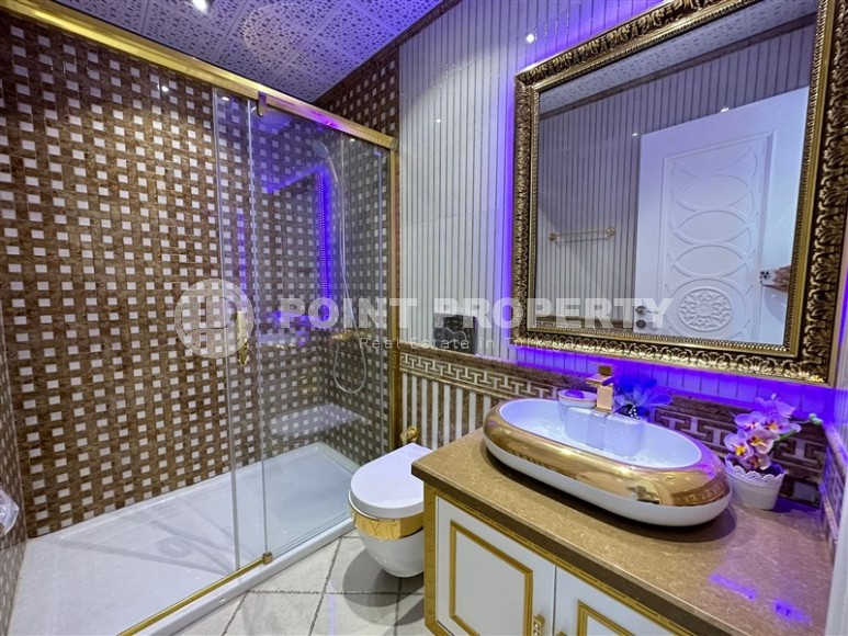 Large two-level apartment with a classic design, 250 meters from the sea, in the center of the modern area of Alanya - Mahmutlar-id-5953-photo-7