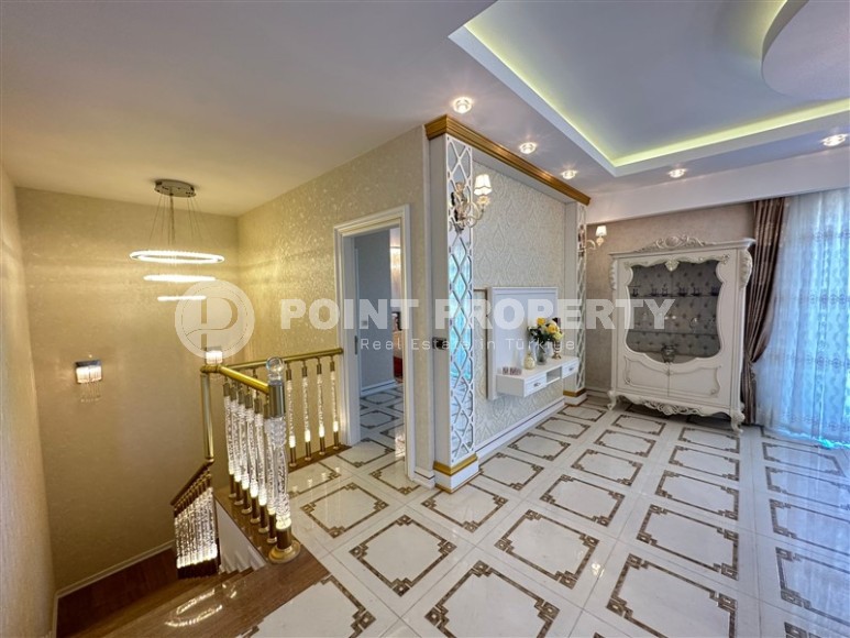 Large two-level apartment with a classic design, 250 meters from the sea, in the center of the modern area of Alanya - Mahmutlar-id-5953-photo-8