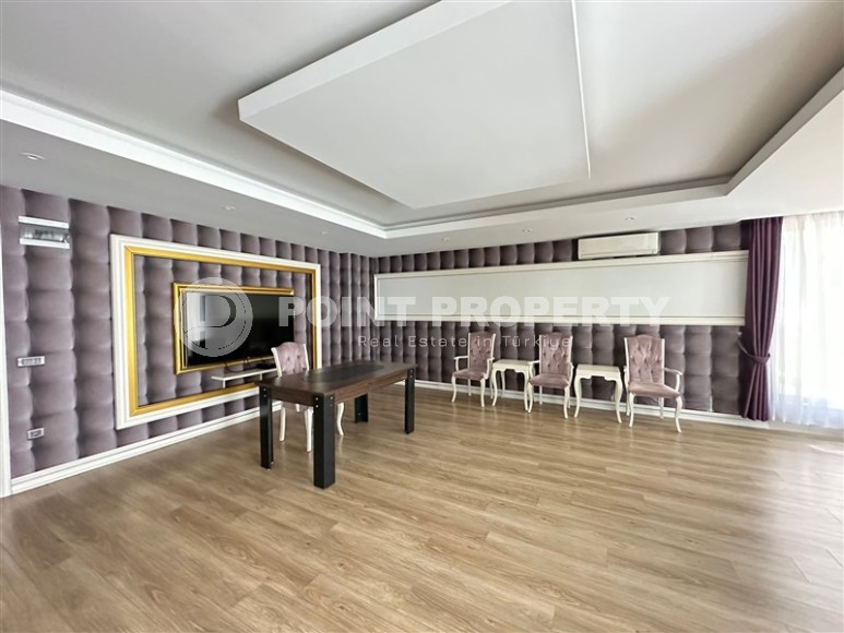 Large two-level apartment with a classic design, 250 meters from the sea, in the center of the modern area of Alanya - Mahmutlar-id-5953-photo-11