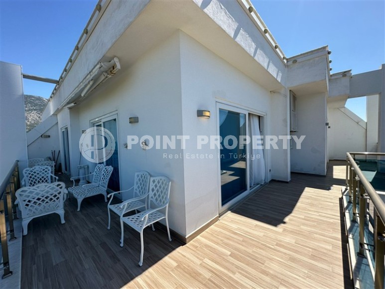 Large two-level apartment with a classic design, 250 meters from the sea, in the center of the modern area of Alanya - Mahmutlar-id-5953-photo-13