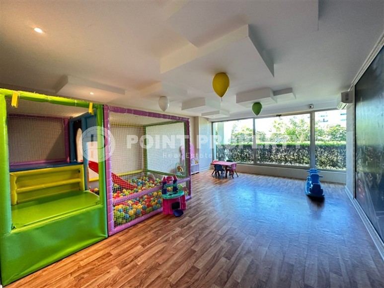 Large two-level apartment with a classic design, 250 meters from the sea, in the center of the modern area of Alanya - Mahmutlar-id-5953-photo-17