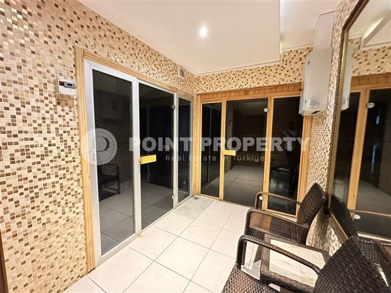 Large two-level apartment with a classic design, 250 meters from the sea, in the center of the modern area of Alanya - Mahmutlar-id-5953-photo-20