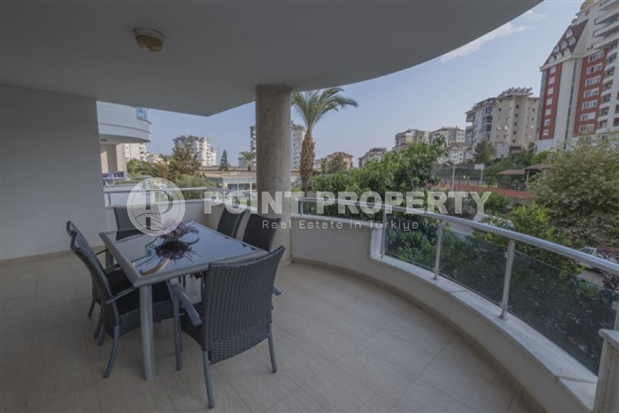 View apartment with two bedrooms, 129m² in a luxury complex in Cikcilli, Alanya-id-1510-photo-6