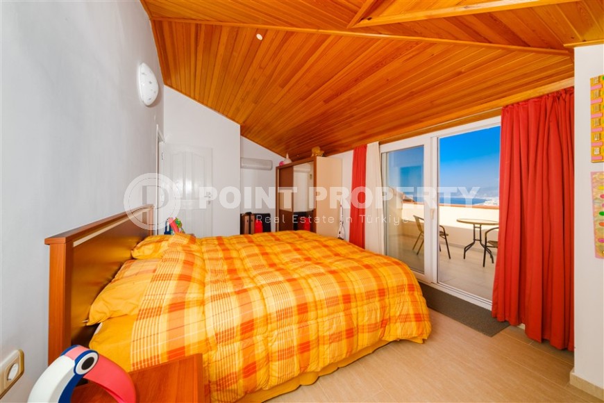 Просторная двухуровневая квартира с видом на море и горы, на 3-м этаже с мансардой, в комфортабельной резиденции, с бассейном и садом-id-6495-фото-8