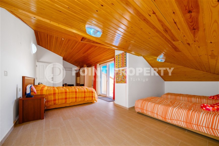 Просторная двухуровневая квартира с видом на море и горы, на 3-м этаже с мансардой, в комфортабельной резиденции, с бассейном и садом-id-6495-фото-9