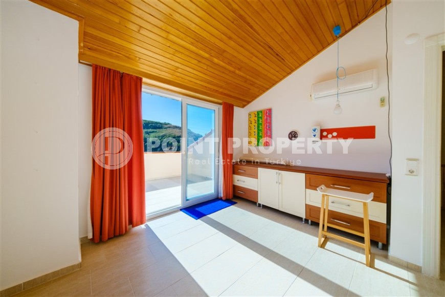 Просторная двухуровневая квартира с видом на море и горы, на 3-м этаже с мансардой, в комфортабельной резиденции, с бассейном и садом-id-6495-фото-12