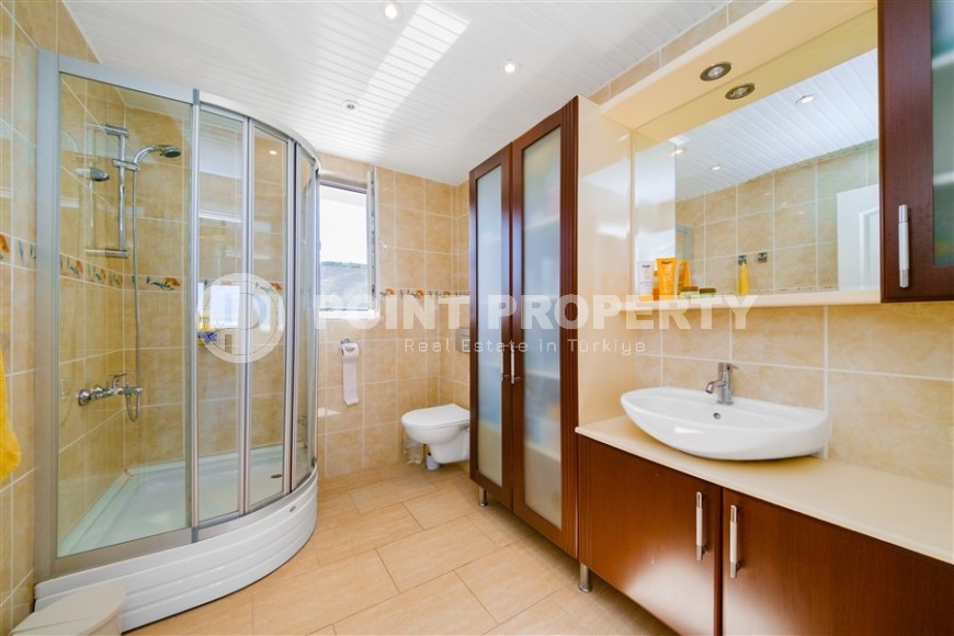 Просторная двухуровневая квартира с видом на море и горы, на 3-м этаже с мансардой, в комфортабельной резиденции, с бассейном и садом-id-6495-фото-15