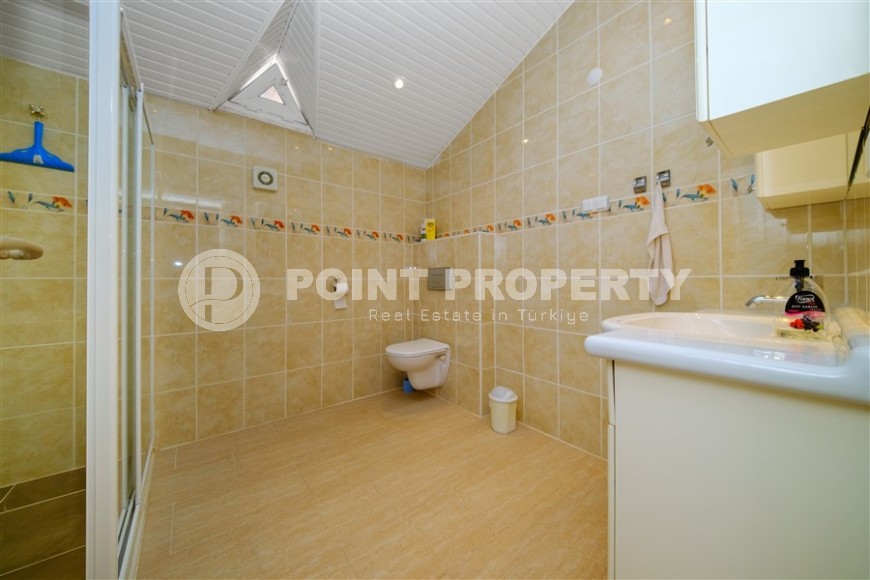 Просторная двухуровневая квартира с видом на море и горы, на 3-м этаже с мансардой, в комфортабельной резиденции, с бассейном и садом-id-6495-фото-16