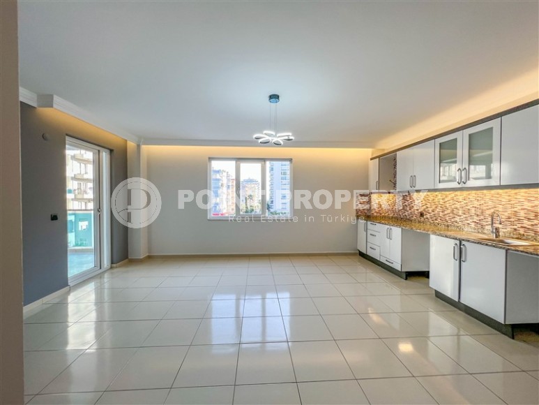 Квартира с чистовой отделкой, на 2-м этаже в резиденции 2017 года постройки, в 500 метрах от пляжа и набережной-id-6497-фото-2