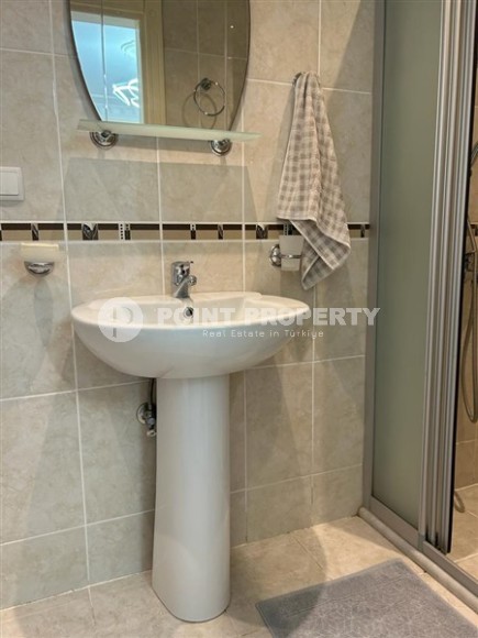 Просторная квартира с мебелью и бытовой техникой, в 50 метрах от моря, в современном районе Аланьи - Махмутлар-id-6501-фото-9