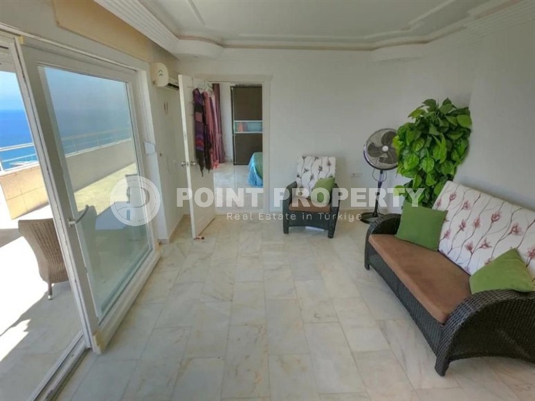 Panoramic two-level apartment on the first line from the sea, in the center of the modern area of Alanya - Mahmutlar-id-6510-photo-8