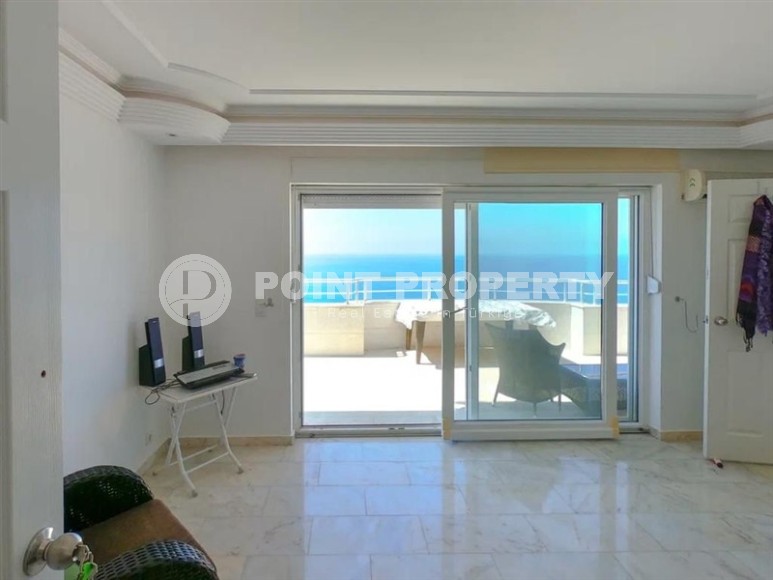 Panoramic two-level apartment on the first line from the sea, in the center of the modern area of Alanya - Mahmutlar-id-6510-photo-9