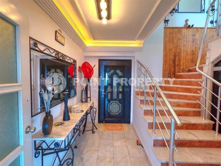 Панорамная двухуровневая квартира на первой линии от моря, в центре современного района Аланьи - Махмутлар-id-6510-фото-10