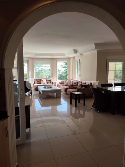 Two-storey villa with a swimming pool and a garden, in the popular resort area of Alanya - Incekum-id-6520-photo-6