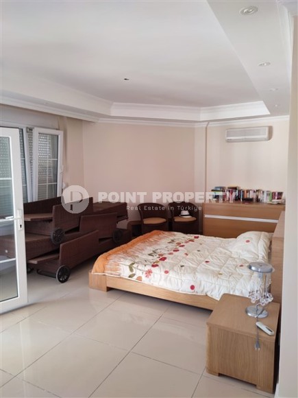 Two-storey villa with a swimming pool and a garden, in the popular resort area of Alanya - Incekum-id-6520-photo-10