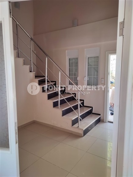 Two-storey villa with a swimming pool and a garden, in the popular resort area of Alanya - Incekum-id-6520-photo-13