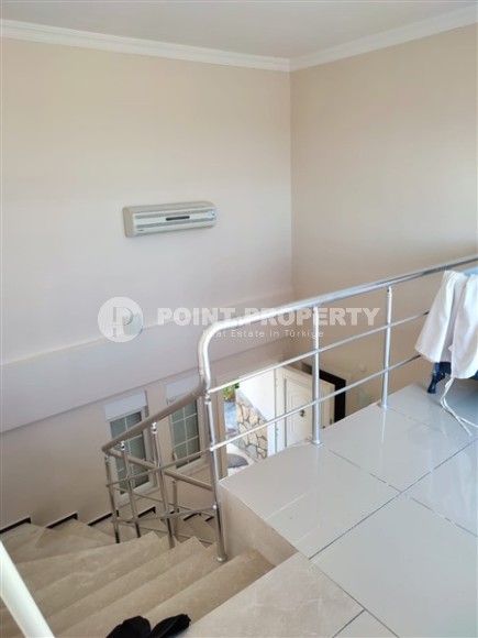 Two-storey villa with a swimming pool and a garden, in the popular resort area of Alanya - Incekum-id-6520-photo-14